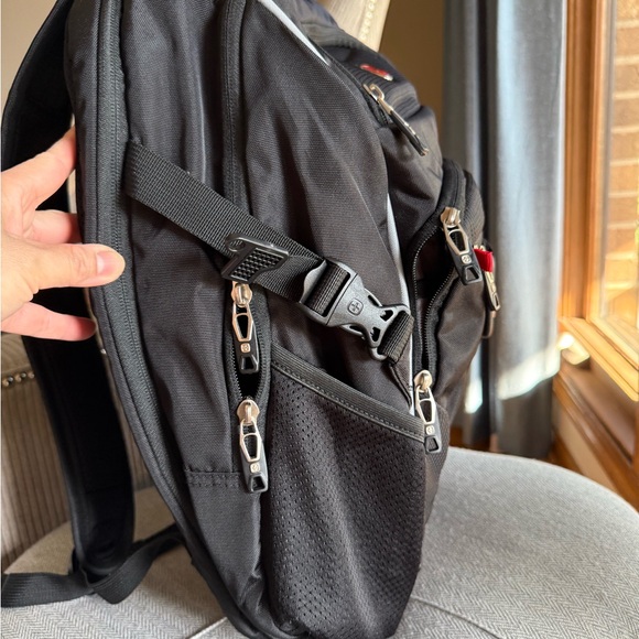 SWISSGEAR Black Backpack - Picture 3 of 10
